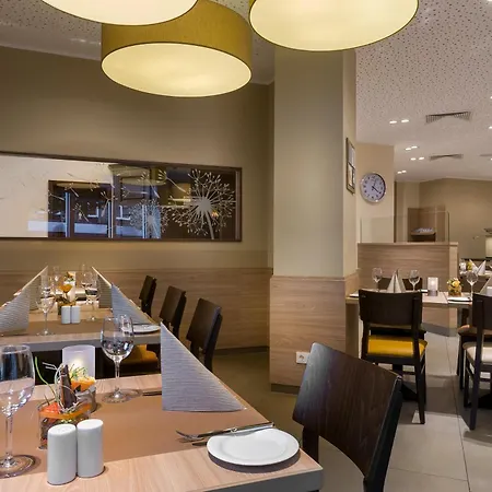 Hotel Garner By Ihg 3*