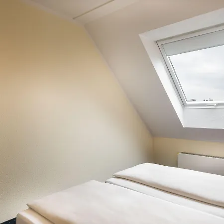 Garner By Ihg Szálloda 3*