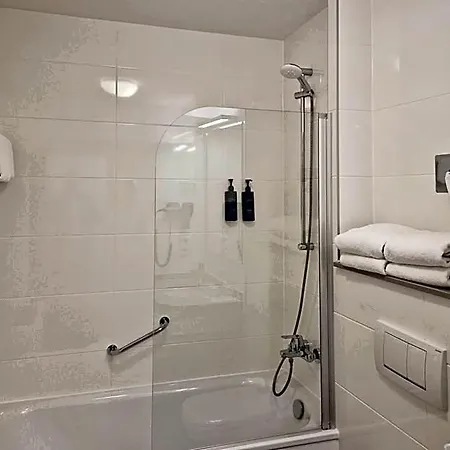 Garner By Ihg Hotel 3*