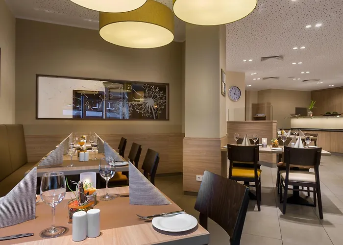 מלון Garner By Ihg 3*