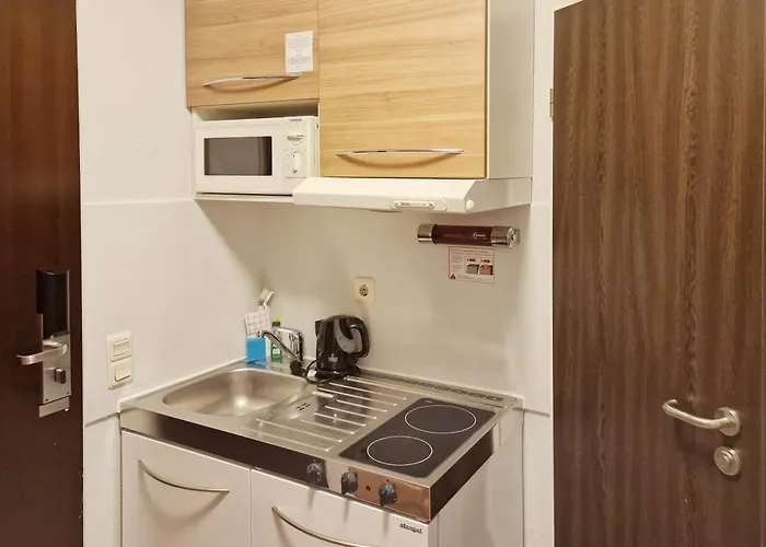 מלון Garner By Ihg 3*